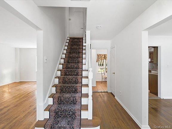 4th image of 100 Bayberry Avenue