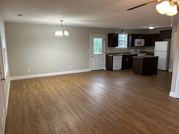 4th image of 740 Washington St