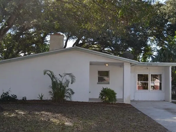 2952 Webley Dr, Largo, FL 33771