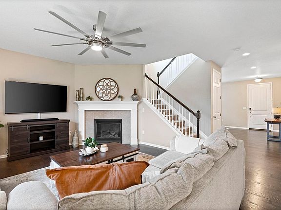 3rd image of 930 Green Mountain Dr