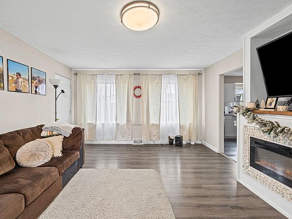 5th image of 351 Brightwood Dr