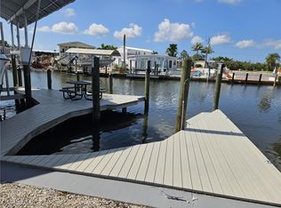 3821 Blueberry Ln, Saint James City, FL 33956