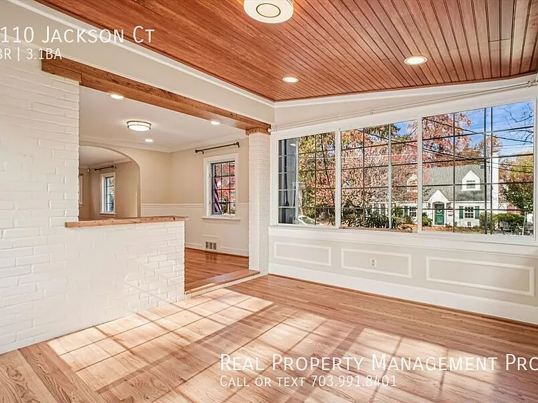 1110 Jackson Ct — Photo 8