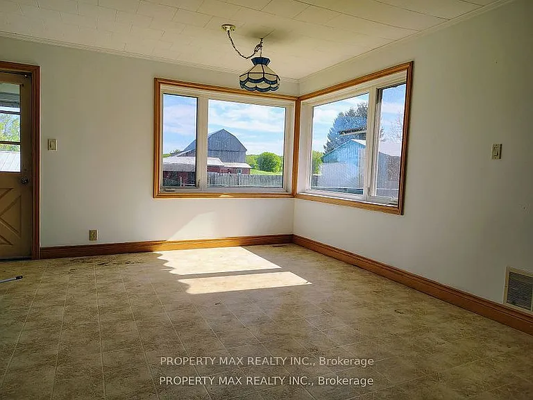 5363 Davis Dr — Photo 26