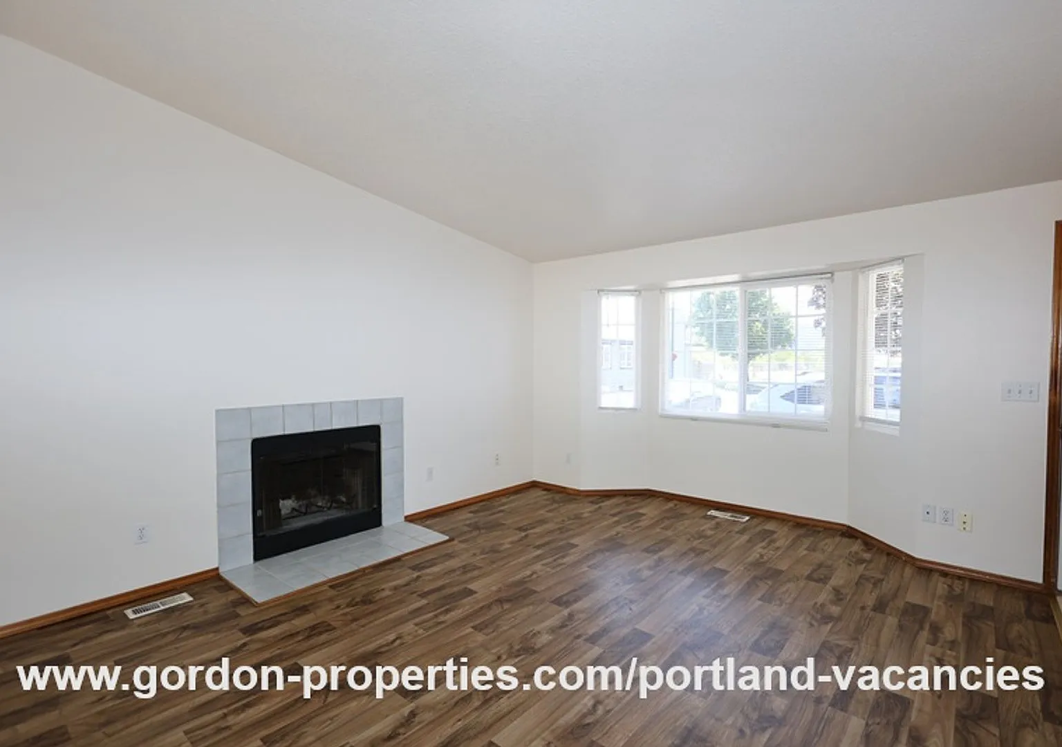 SE Schiller St - ranch style 3 bedroom home — Photo 4