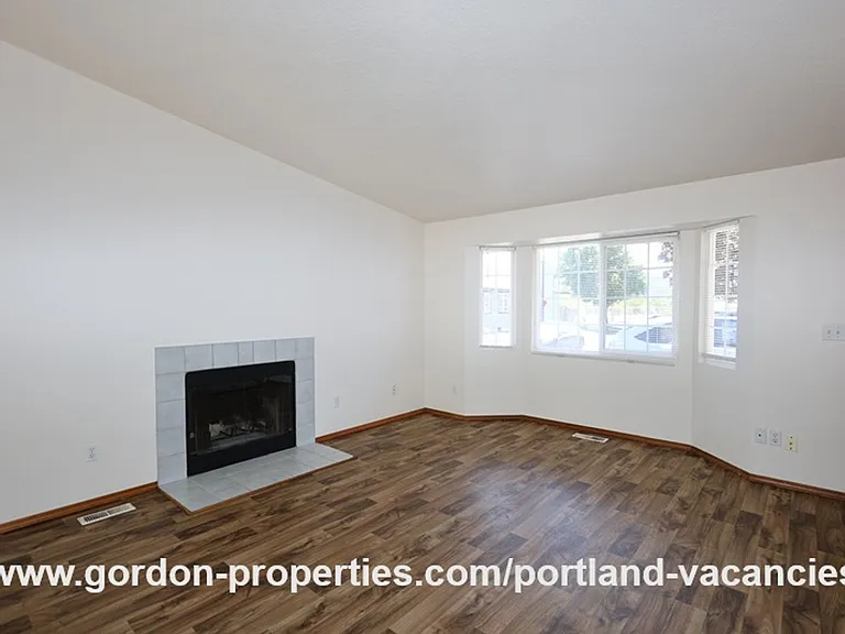 9641 SE Schiller St — Photo 3