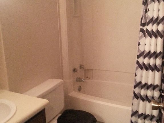 5th image of 400 Knollwood Cir