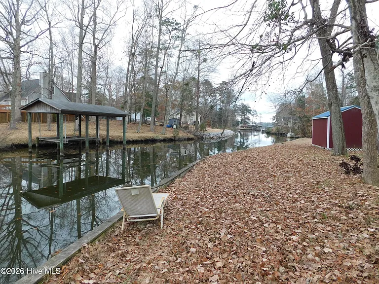240 Dogwood Dr — Photo 2