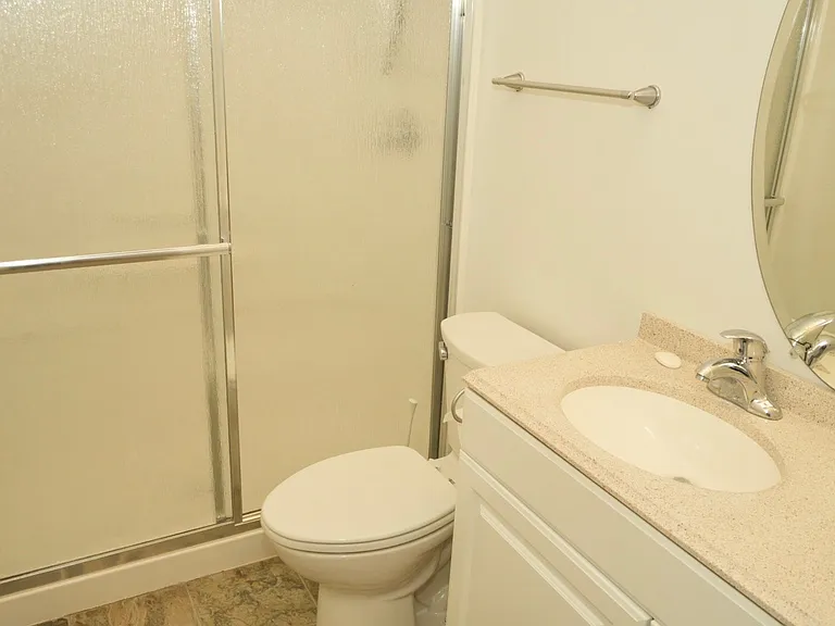 4 Rockbrook Dr — Photo 17