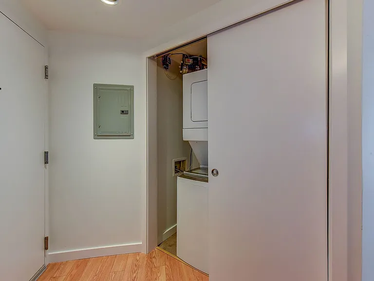 103 Bellevue Ave E #204 — Photo 2