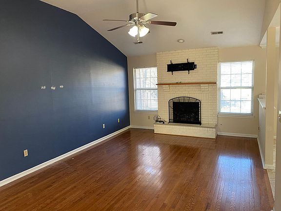 2nd image of 2105 Saratoga Dr