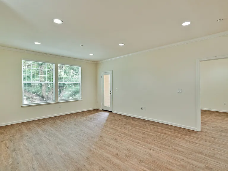 Encinal Place Apartments — Photo 18