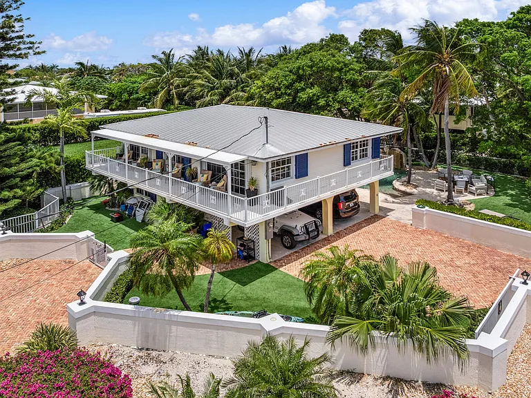 235 W Seaview Cir — Photo 32