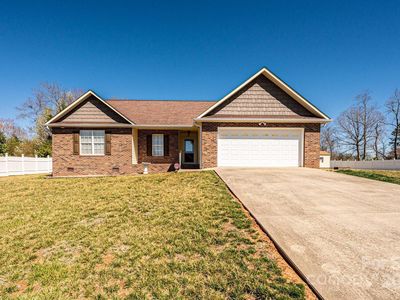 9027 McCray Farms Dr, Hickory, NC, 28601