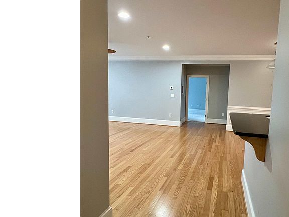 3rd image of 501 Finsbury St APT 104