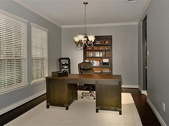 5th image of 139 W Wading Pond Cir