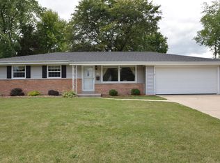 W176N9135 Roosevelt Dr, Menomonee Falls, WI 53051