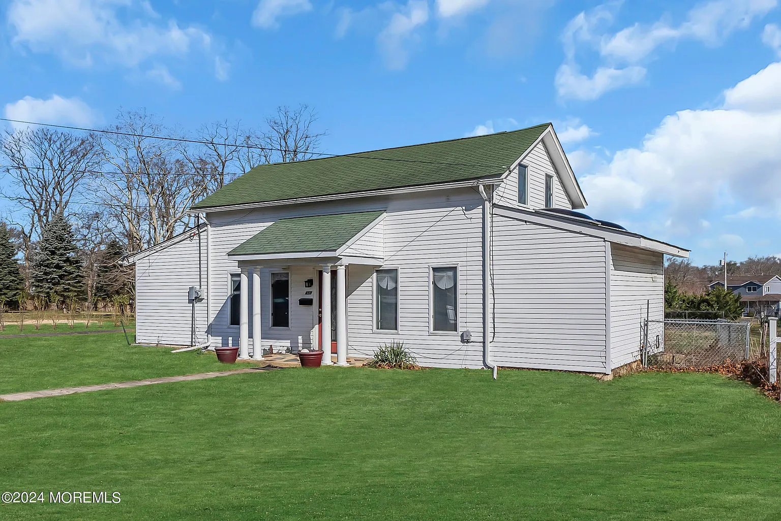 459 W Park Ave photo 1