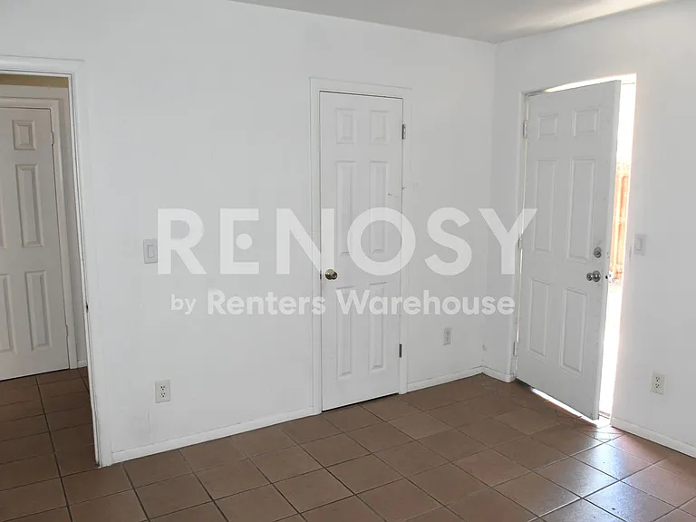 729 E Mission Ln #1 — Photo 44