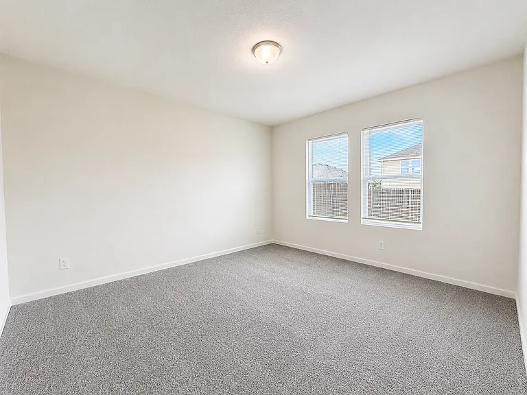 715 Wellington Dr — Photo 17