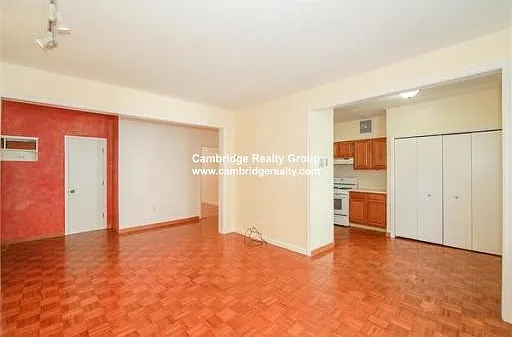 3 bed, 1.0 bath, 969 sqft, $4,200 — Photo 4