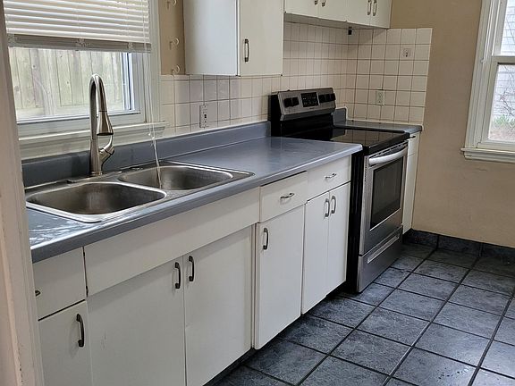 3rd image of 1155 Curtis Ave