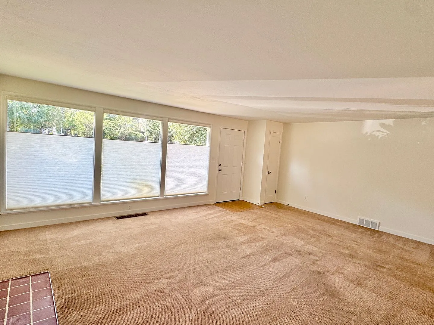 Pinehurst 3 bed, 2 bath with Yard and Garage — Photo 3