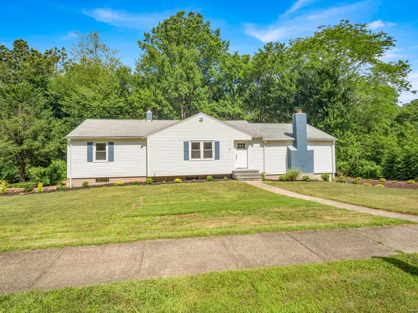 31 Roslyn Drive, Cheshire, CT 06410