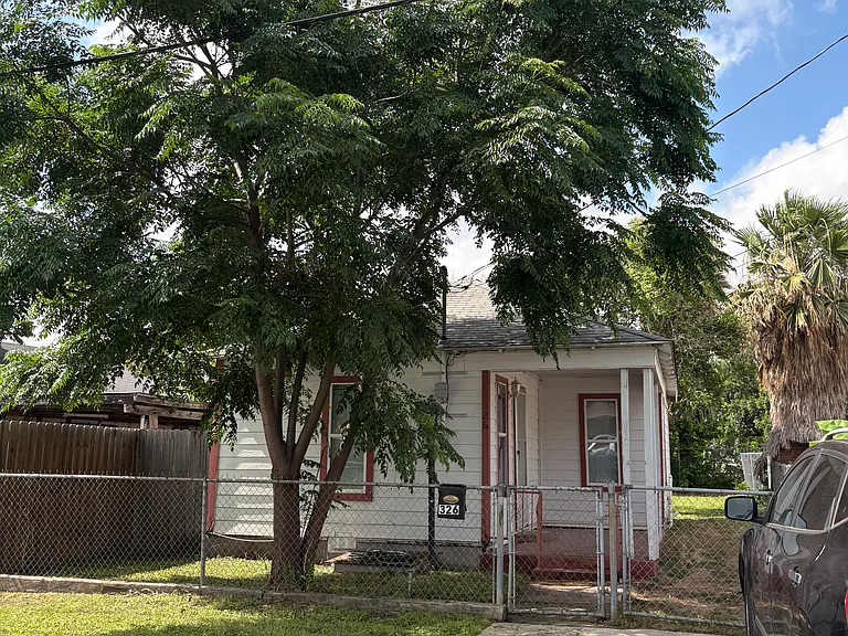 326 Grenet St — Photo 10