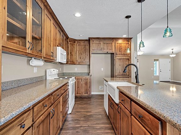4th image of 809 Terrace Ct