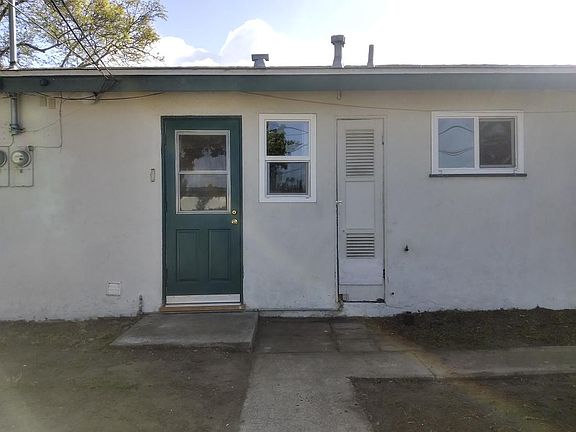 3rd image of 4954 Clairemont Sq