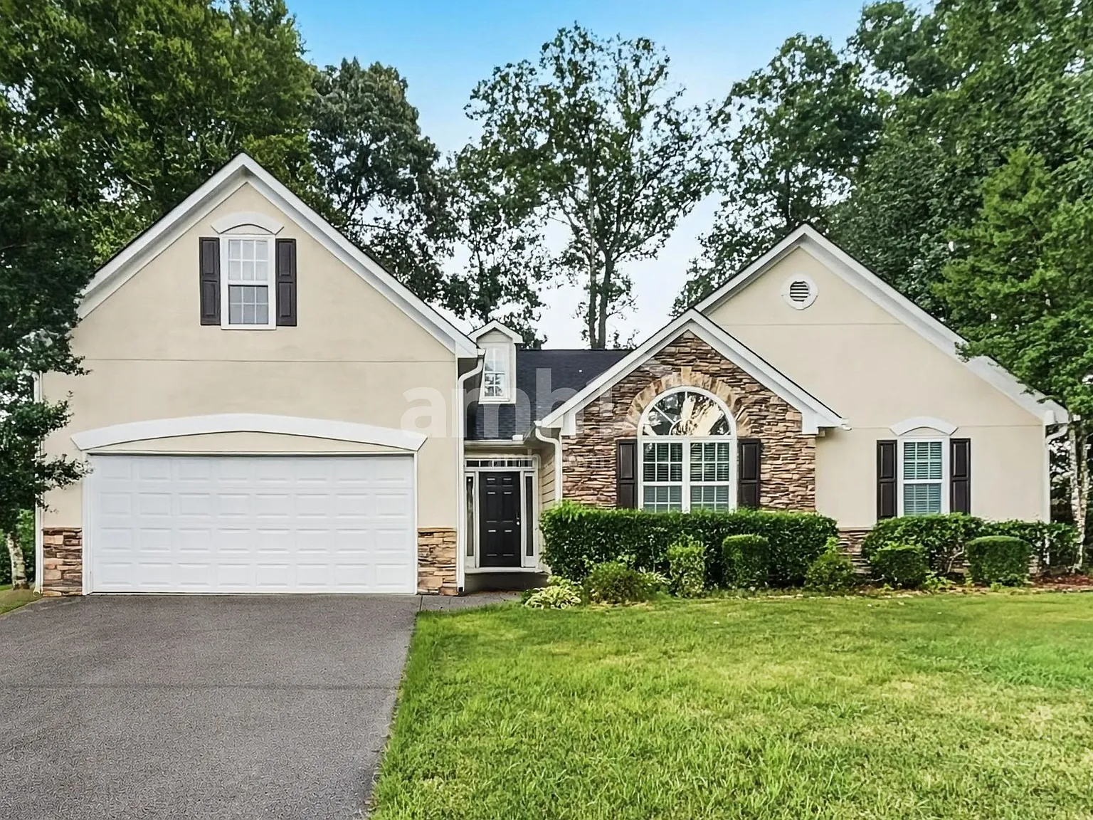 3 bed, 2.0 bath, 2172 sqft, $2,295 — Photo 1