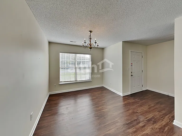 1092 Chapel Creek Rd SW — Photo 5