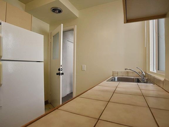 5th image of 307 Lee St #8