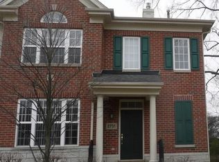 2731 Langley Cir, Glenview, IL 60026