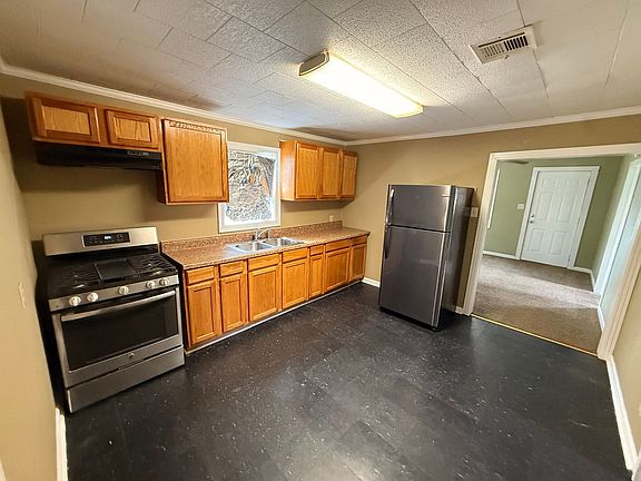 4th image of 256 Field St