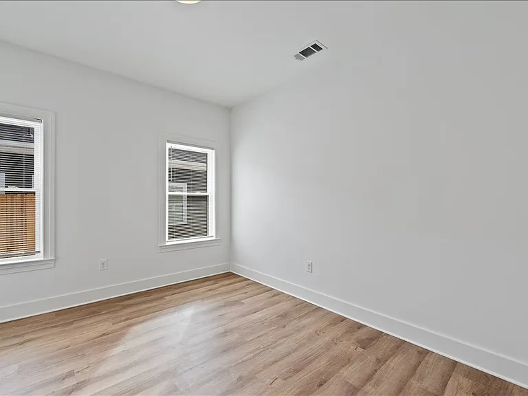 1072 Bruce St — Photo 13