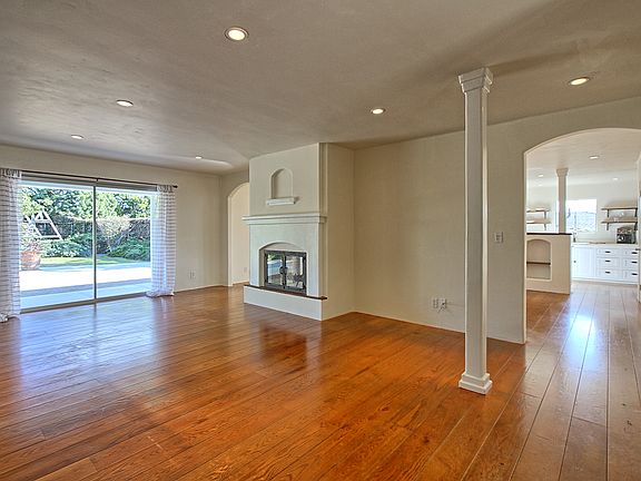 3rd image of 4742 Suffolk Ct
