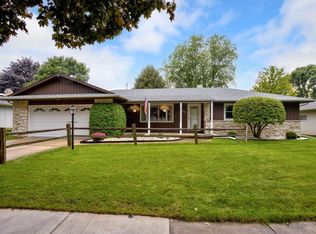 2401 S Berry Dr, Appleton, WI 54915