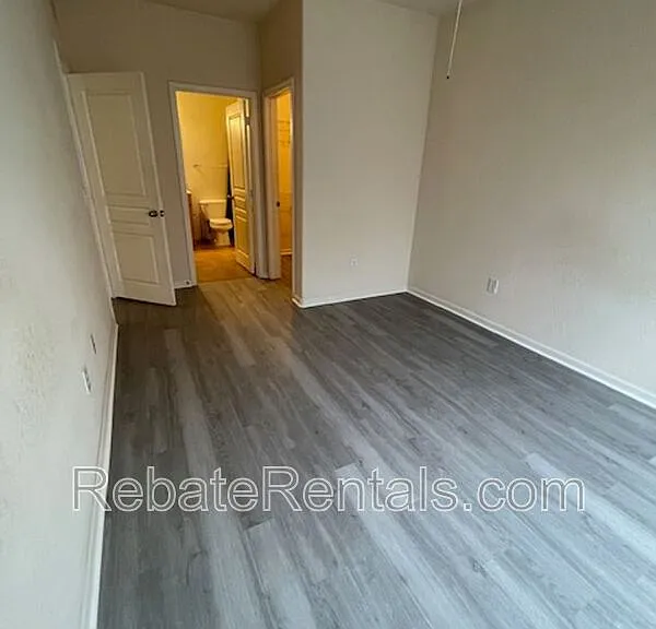 8290 Gate Pkwy #310 — Photo 24
