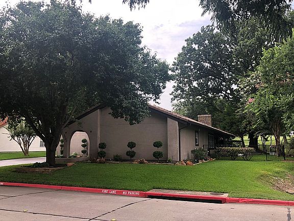 2nd image of 3407 Lakeside Dr