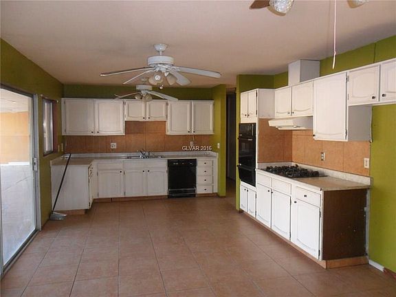 3rd image of 822 Crazyhorse Way #0
