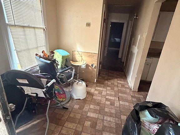 2nd image of 4615 Glen Oaks Dr