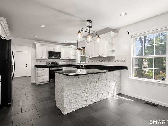 3rd image of 141 Briar Hill Road