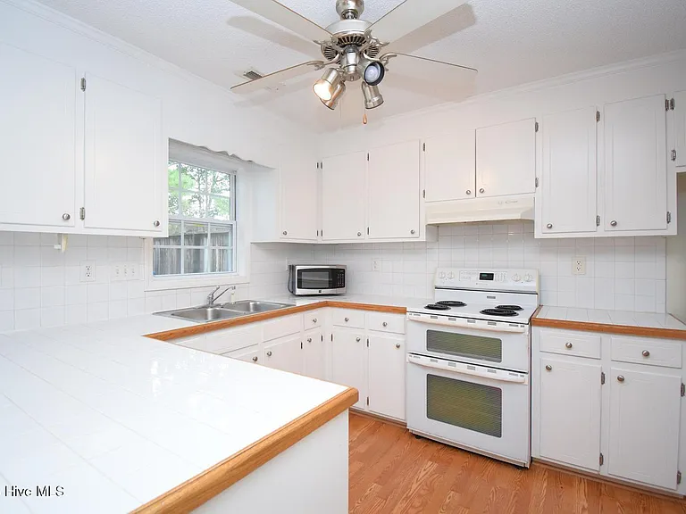 2325 Vineyard Dr #C3 — Photo 9