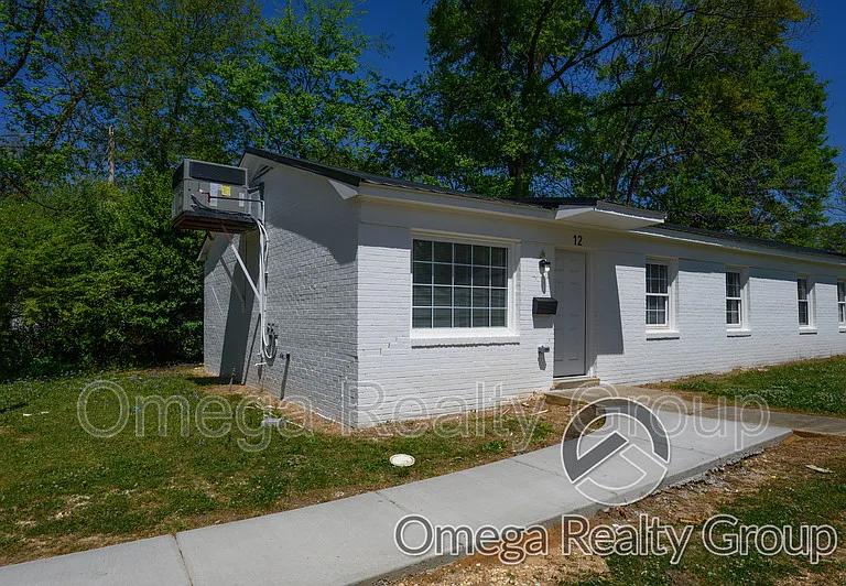 12 E Clay St — Photo 2