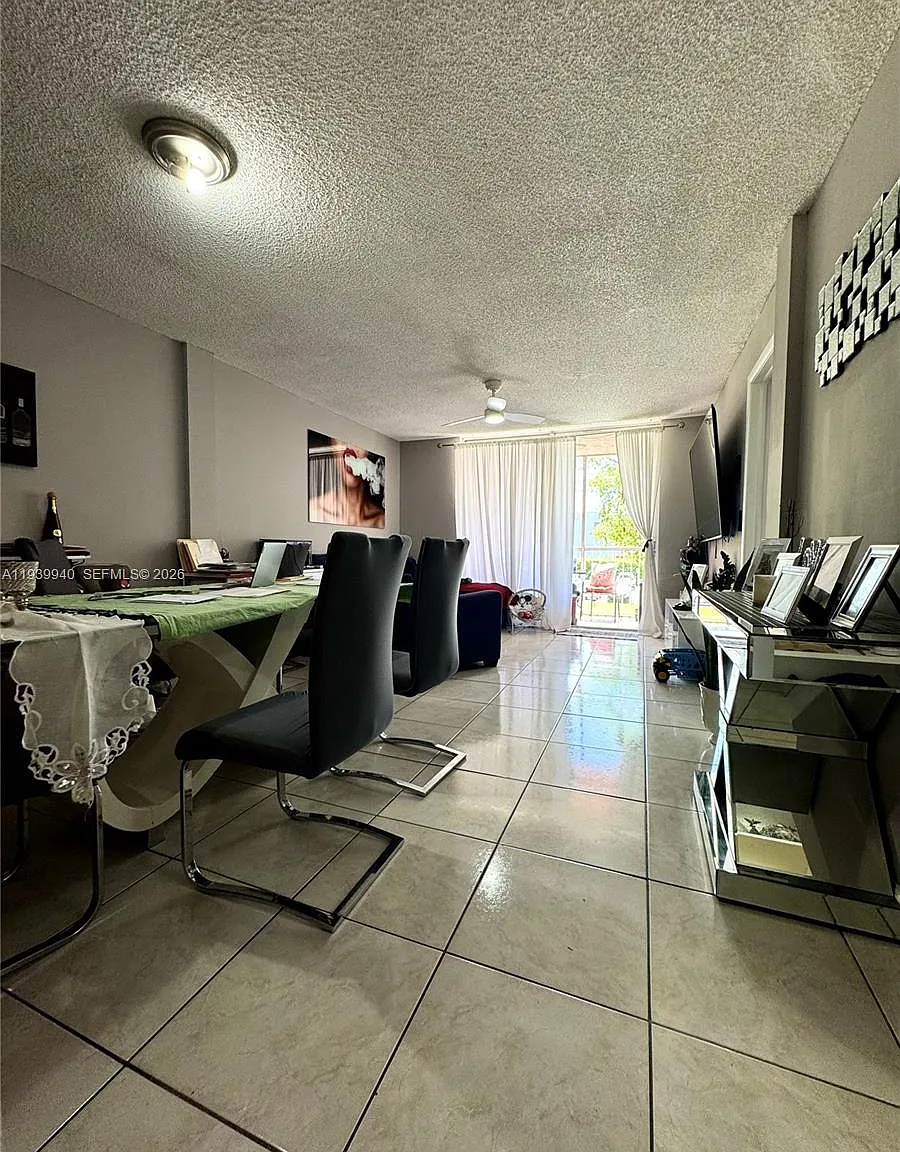 Point South Condo — Photo 2
