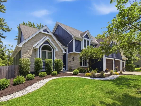 18065 Canterbury Rd, Stilwell, KS 66085