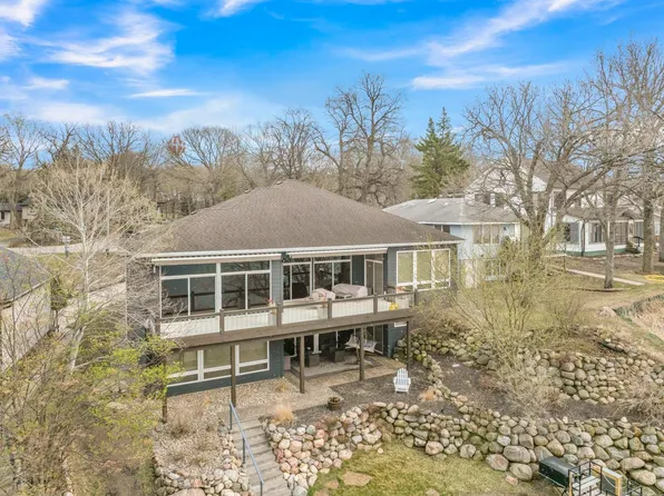3907 Lake Shore Dr, Okoboji, IA 51355