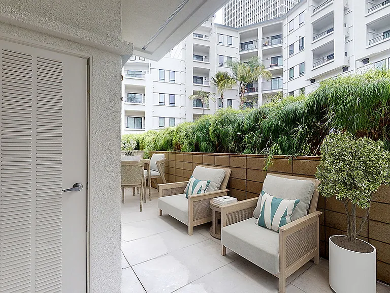 5600 Wilshire — Photo 12